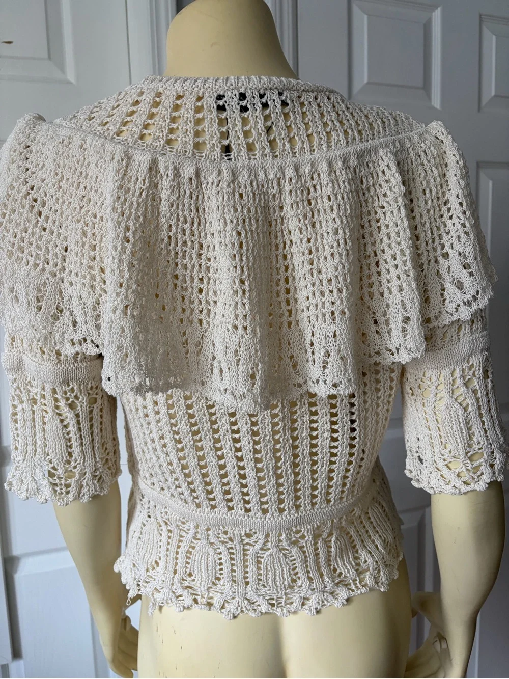 Zara Women’s Cream Crochet Ruffle Knit Top/ size small